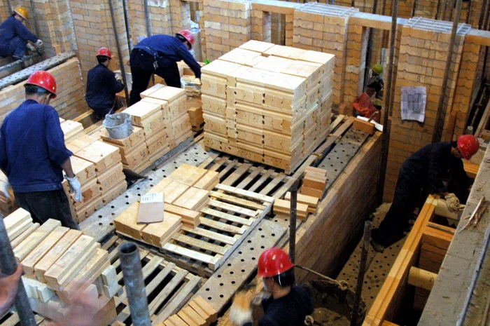 Low creep fire clay bricks for carbon firing furnace